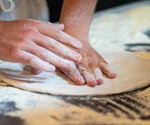 Shaping pizza dough